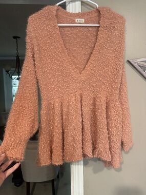 POL Textured V-Neck Popcorn Knit Sweater in Dusty Peach